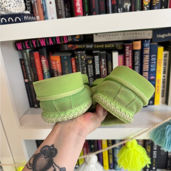 UGG lime green sheepskin slip on slippers house shoes mules viral - Picture 5 of 7